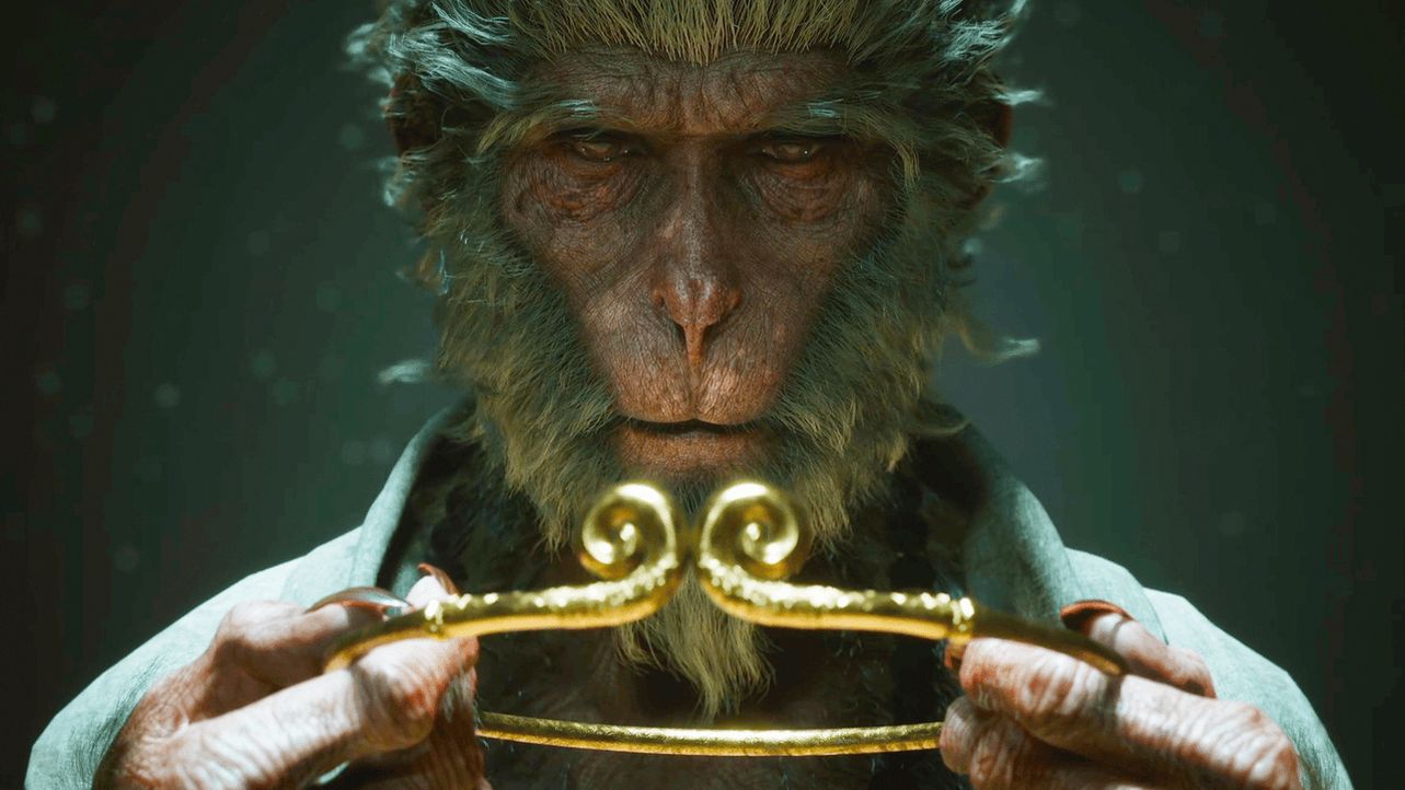 דמות מלך הקופים מחזיקה כתר מזהב מאובק